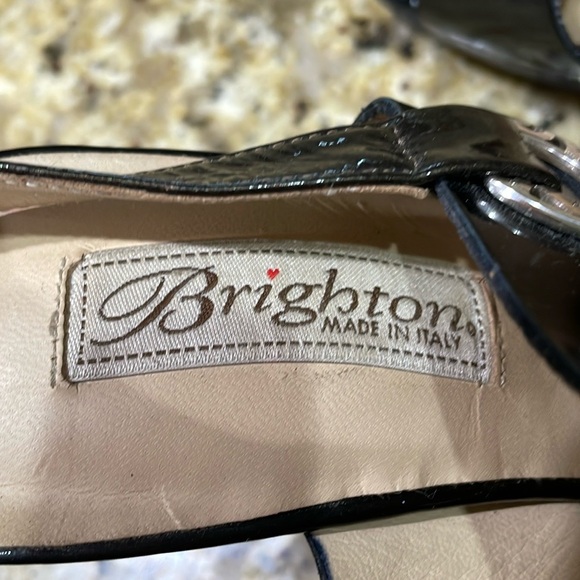 BRIGHTON VILLA patent leather sling back heels.  7.5M - Picture 6 of 8